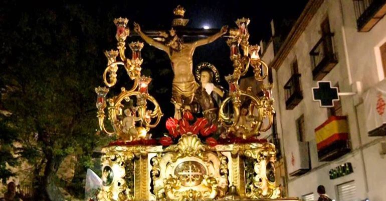 Imagen del Cristo de la Clemencia por las calles de Jaén.