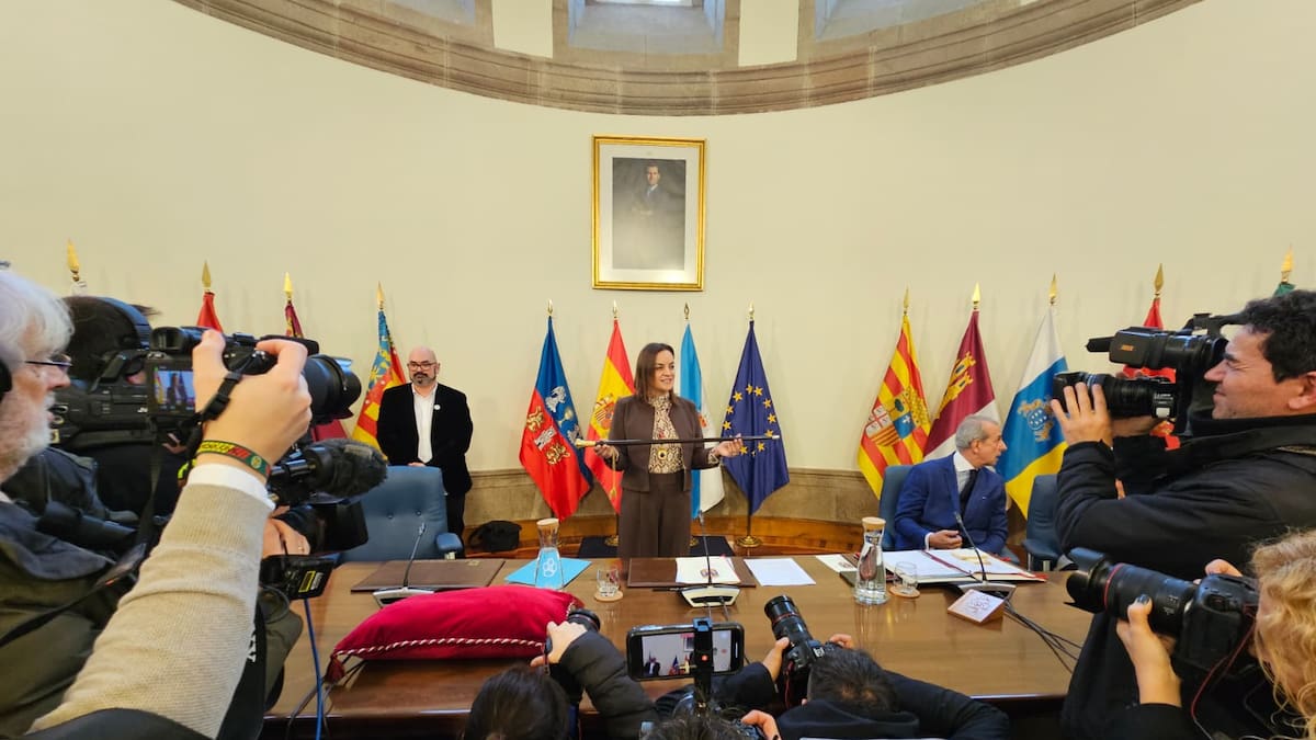 Carmela López ya es presidenta de la Diputación de Lugo: "El equipo de gobierno encontrará en mí dirección clara y la oposición, diálogo"