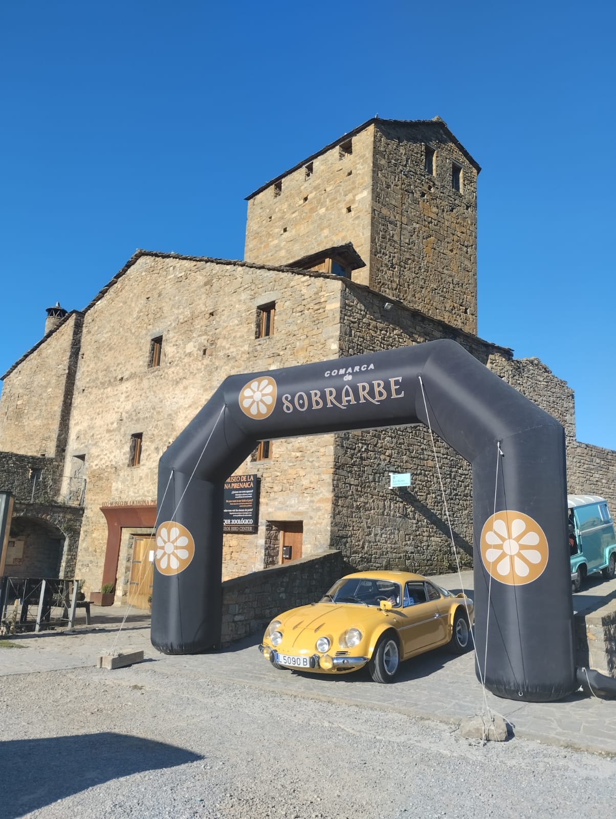 Encuentro Renault en el Castillo de Aínsa en 2024