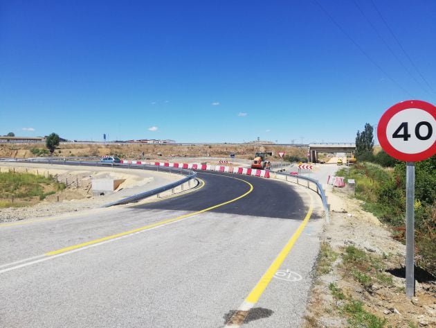 Estado del nuevo vial que une las carreteras de La Granja y la de Palazuelos a la altura de Hípica Eresma