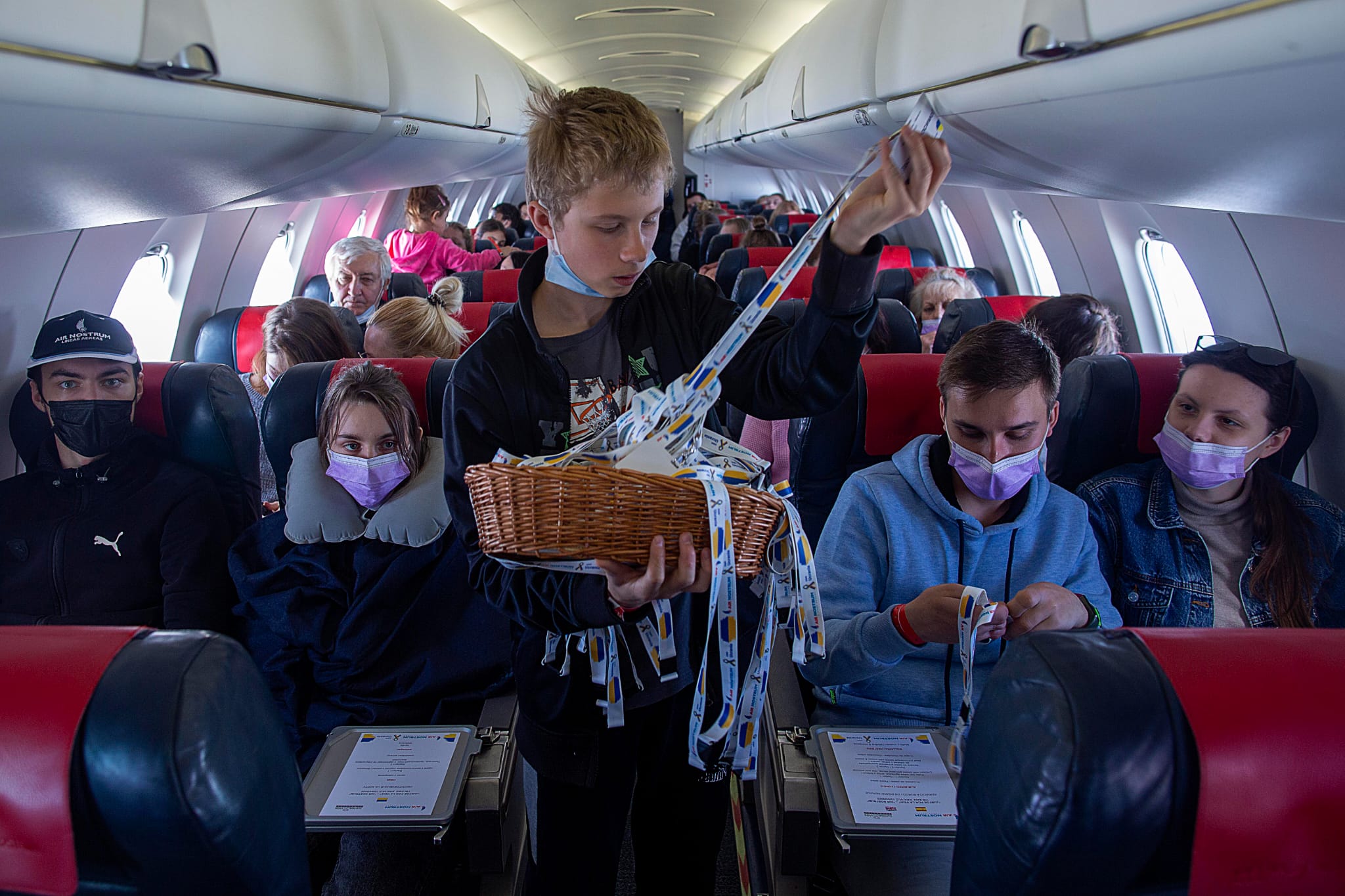 Llega otro avión a València con familias ucranianas organizado por Juntos por la vida