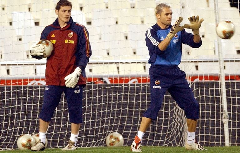 Cañizares y Casillas, durante un entrenamiento con la seleccion española en 2003