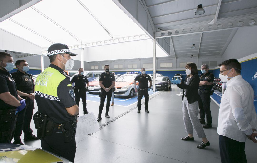 Visita de la alcaldesa a la Policía Local de Gandia para coordinar la fase 1