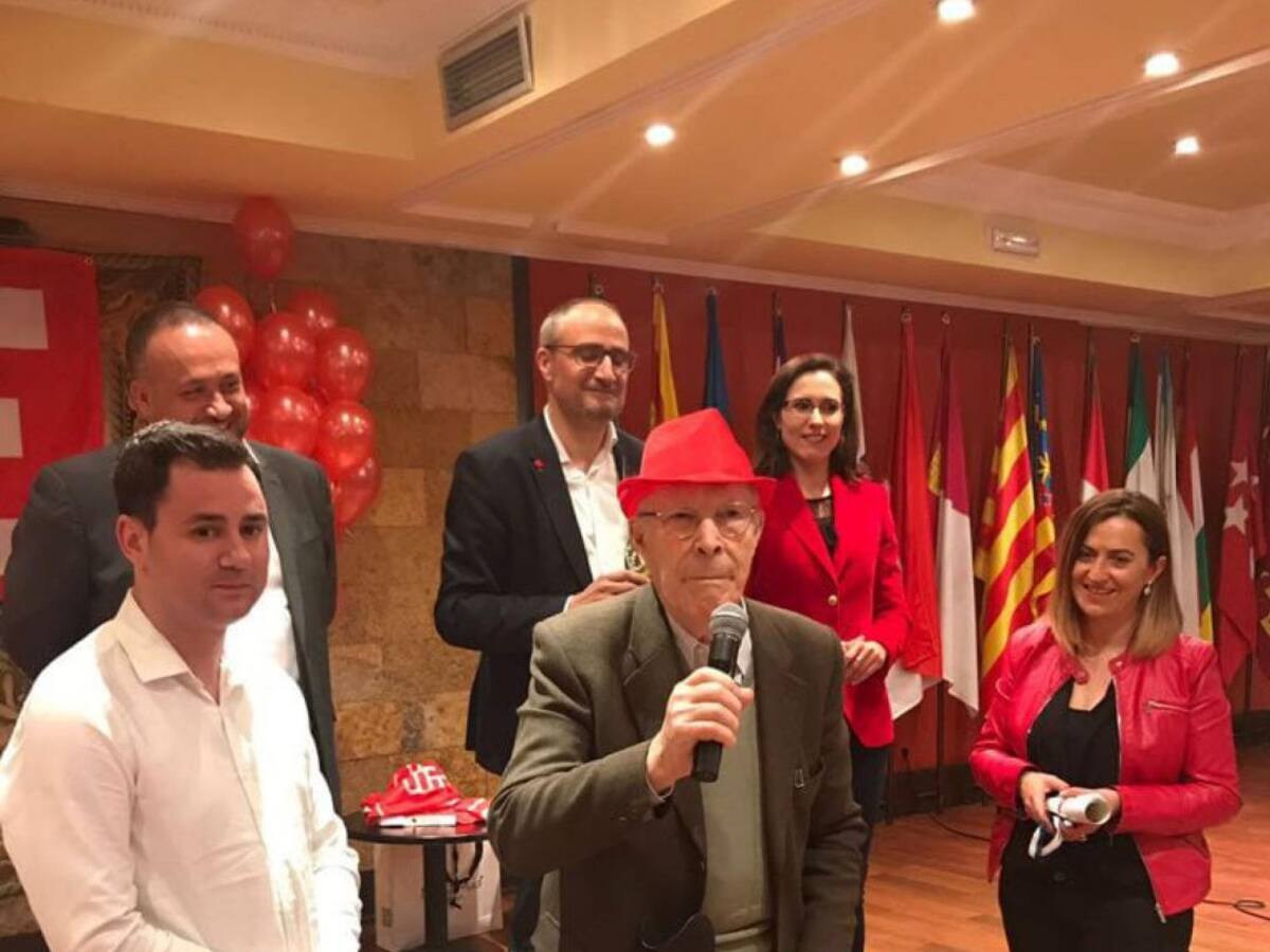 José Manuel Martínez Merayo, de 95 años, recibe el homenaje del PSOE en León