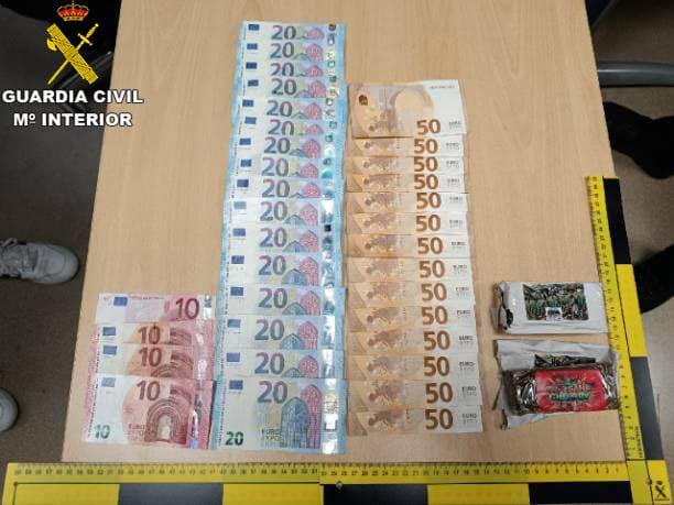 Dinero encontrado en el interior del vehículo