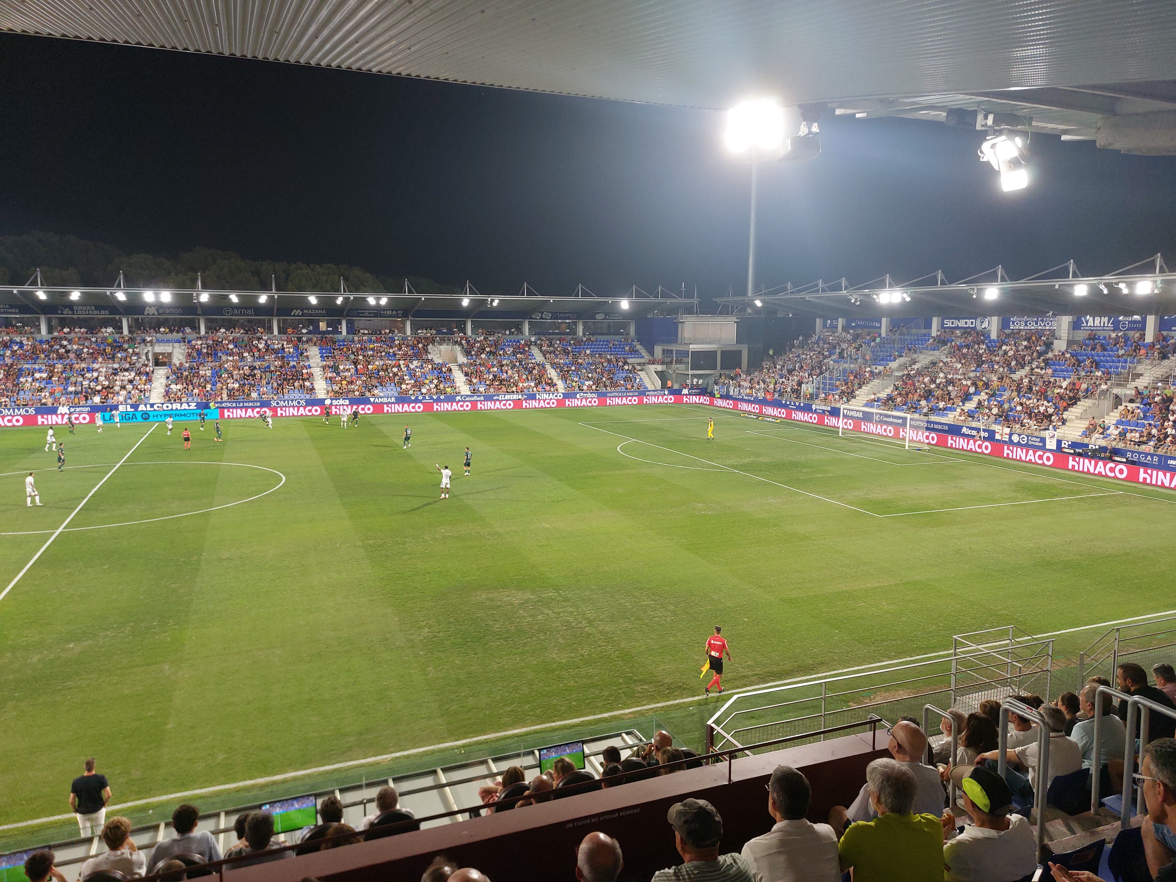 Estadio de El Alcoraz durante un encuentro