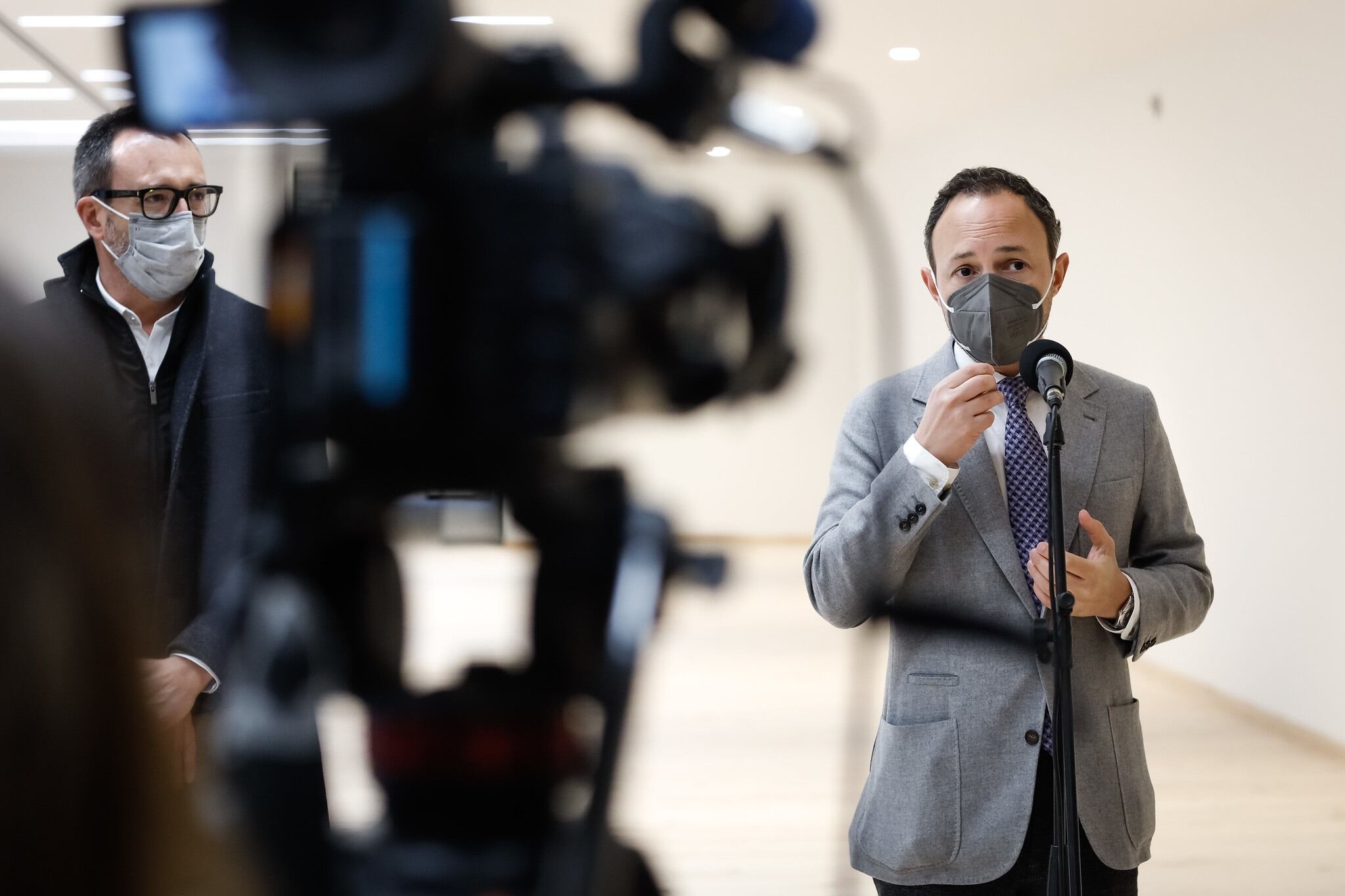 Espot admet por que la recuperació econòmica es vegi aturada pel conflicte entre Rússia i Ucraïna i fa una crida a la pau.