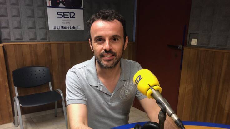 Crema de berenjena, chuletas de cordero lacadas y cremoso de chocolate y mango