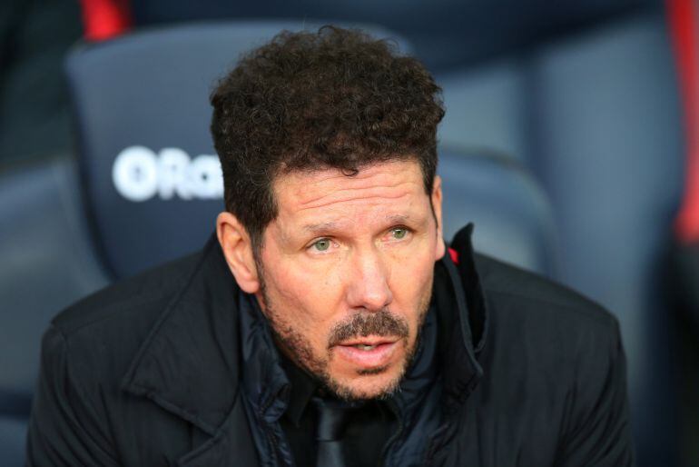Simeone durante el partido contra el Barcelona.