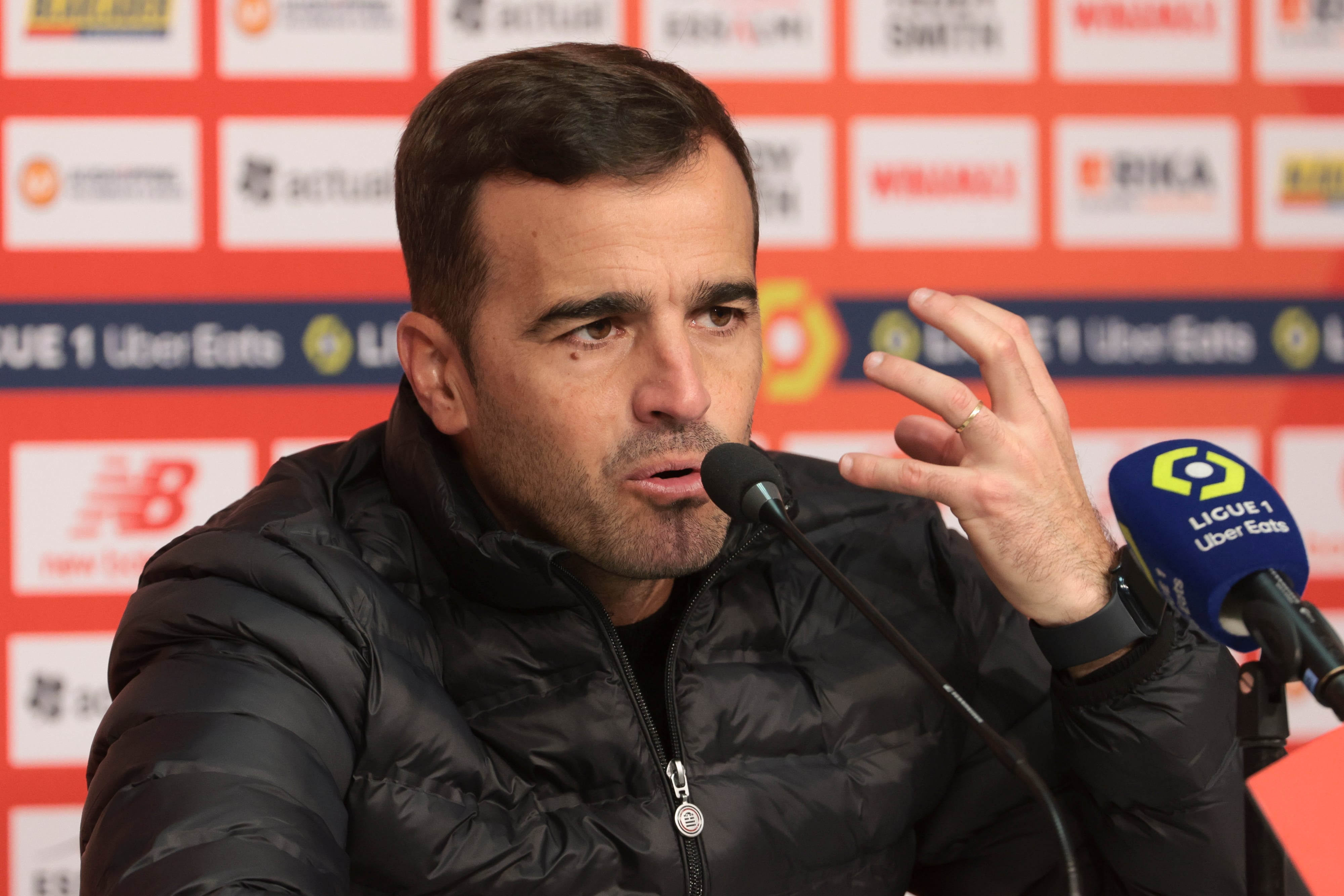 El entrenador del Toulouse, Carles Martinez Novell, durante una rueda de prensa. (Jean Catuffe/Getty Images)