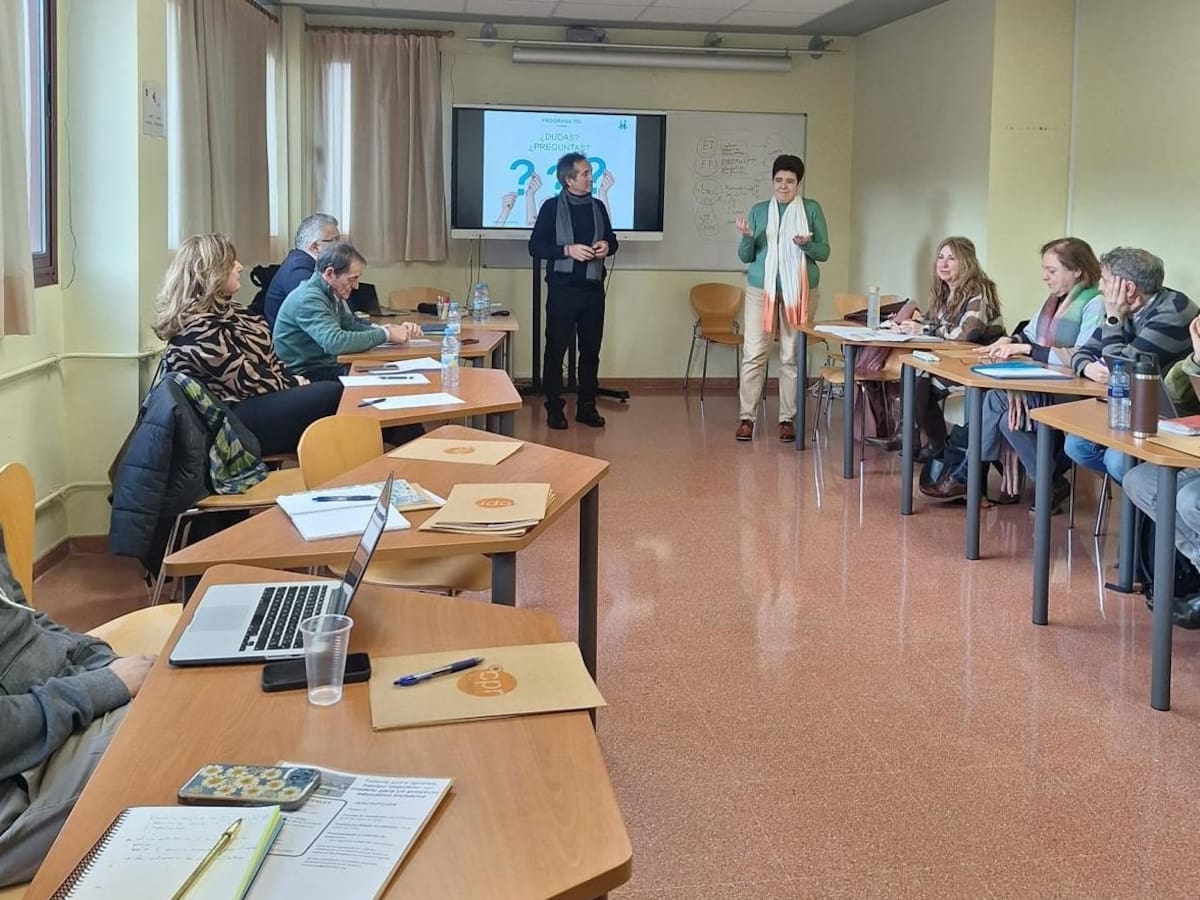 Asturias, primera comunidad española que implanta de forma obligatoria la tutoría entre iguales contra el acoso escolar