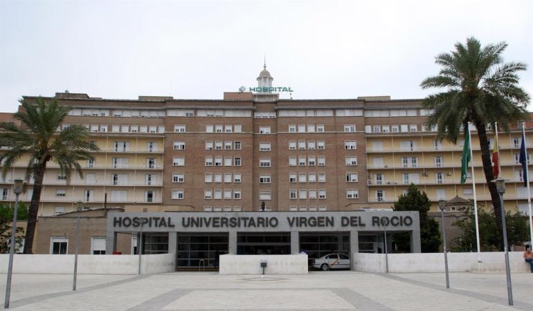 Entrada principal del Hospital Universitario Virgen del Rocío