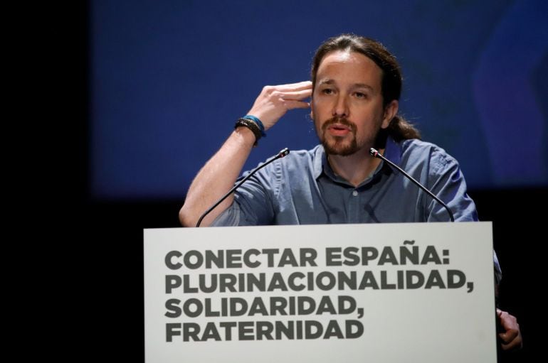 El secretario general de Podemos, Pablo Iglesias, interviene en la jornada que organiza su formación &quot;Conectar España: plurinacionalidad, solidaridad, fraternidad&quot; esta tarde en el Teatro del Círculo de Bellas Artes de Madrid