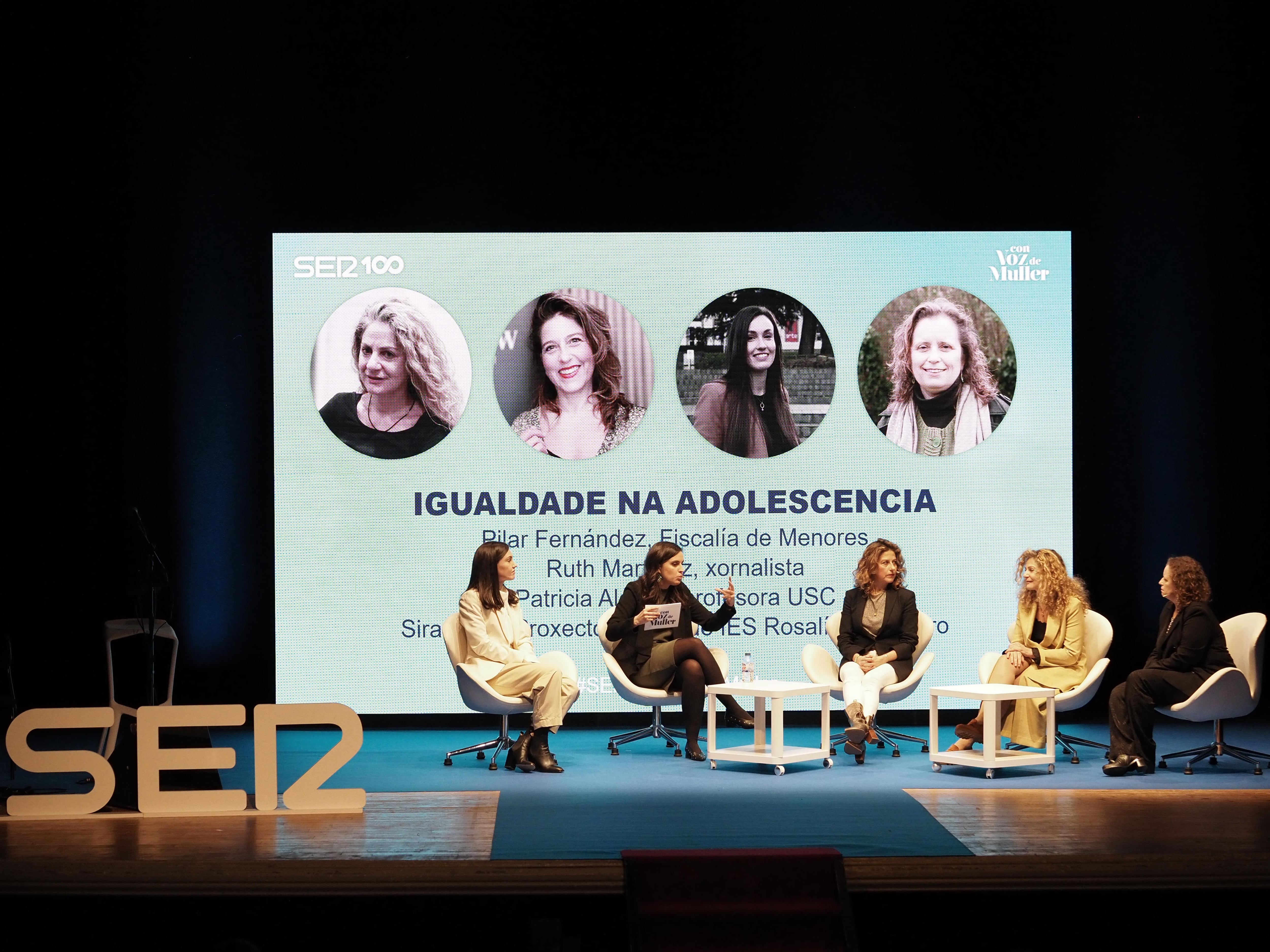 Patricia Alonso, USC, Ruth Martínez , Iberian Media , Pilar Fernández Fiscala y Sira Vidal IES Rosalía de Castro protagonizaron a primeira mesa