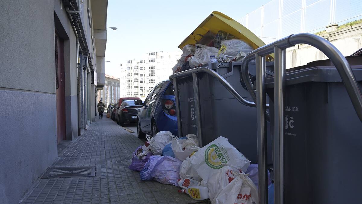Los trabajadores de la recogida de basura de A Coruña incumplirán los servicios mínimos en la huelga