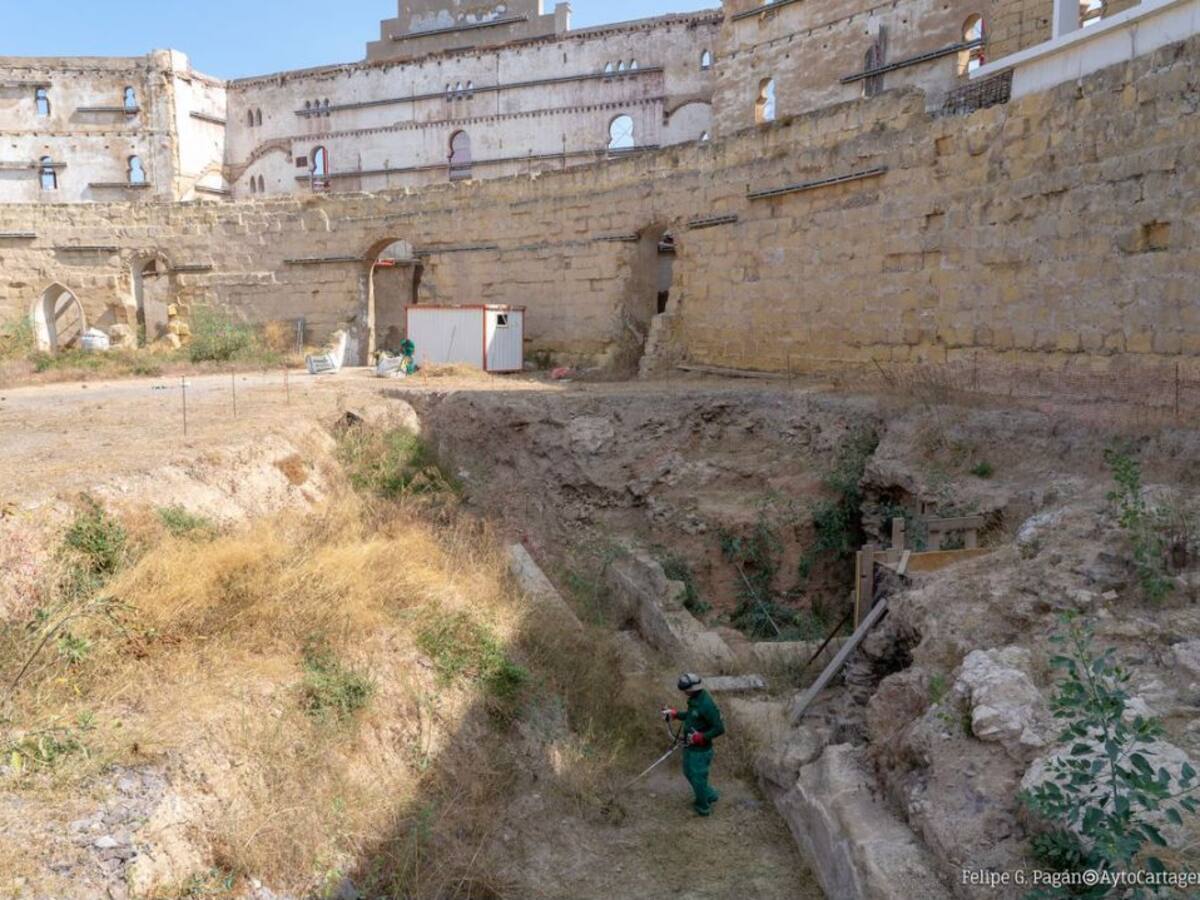 Ya están en marcha las obras para recuperar la fachada marítima del Anfiteatro Romano