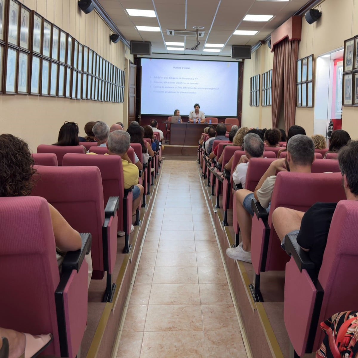 Momento de la jornada informativa