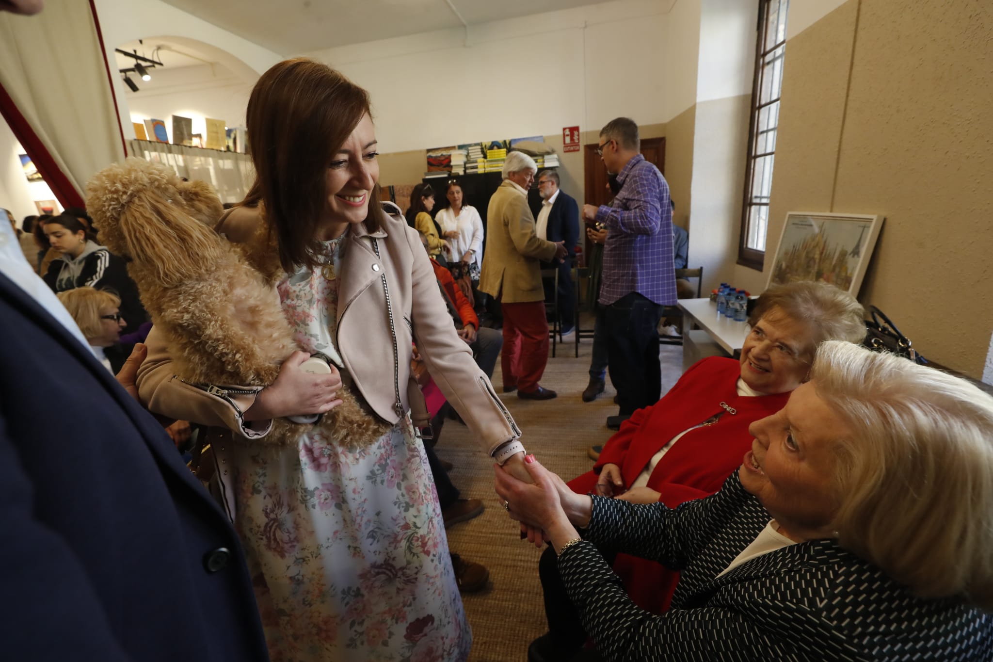 Las dos homenajeadas junto a Isabel Domínguez, hermana de la fallecida periodista Mónica Domínguez