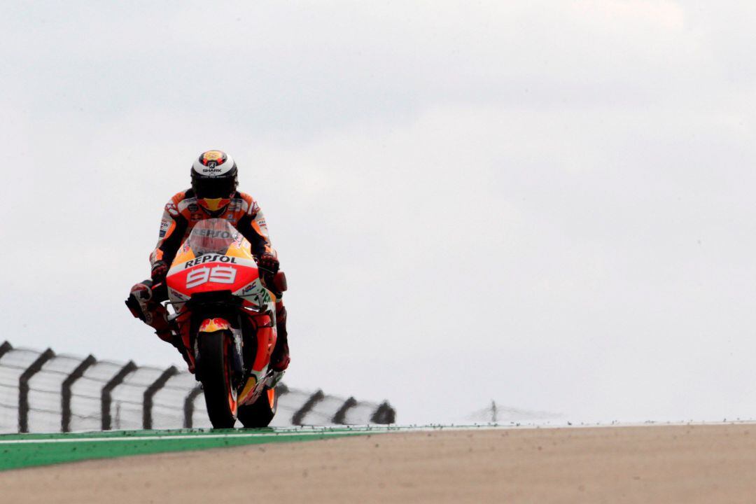 Jorge Lorenzo, durante la primera jornada de entrenamientos del Gran Premio de Aragón 