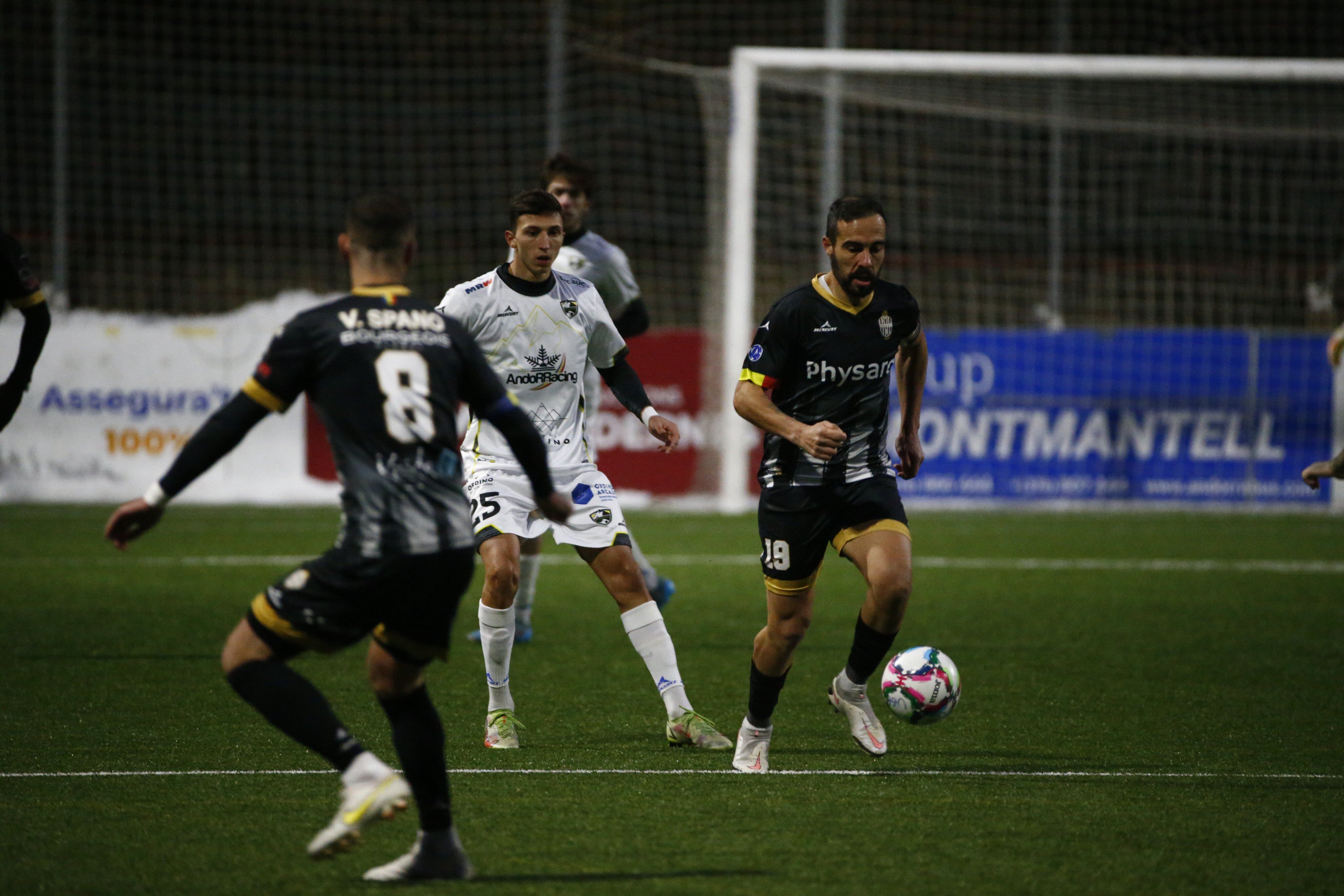 El jugador de la UE Enrgodany, Sebas Gómez, en un partit d&#039;aquesta temporada.