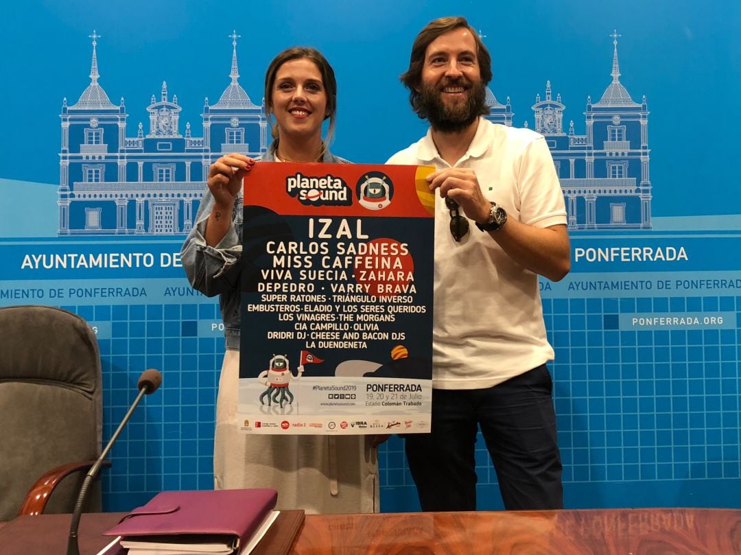 Lorena Valle, concejala de fiestas, y Ángel Escudero, organizador del Planeta Sound