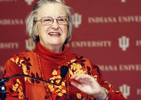 Elinor Ostrom, la primera mujer en recibir el Nobel de Economía en 2009