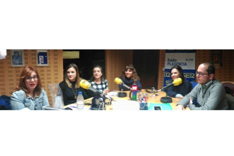 Los integrantes de la Lanzadera de Empleo en los estudios de SER Norte de Extremadura