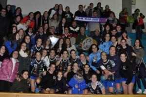 Las jugadoras lo celebraron con la afición