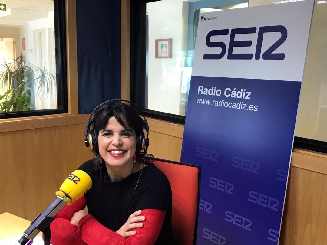 Teresa Rodríguez en los estudios de Radio Cádiz