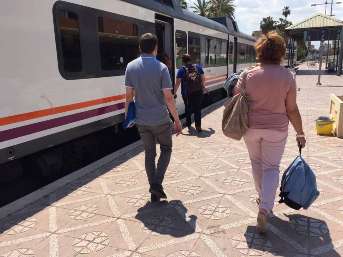 "Viajar en Cercanías es una lotería"