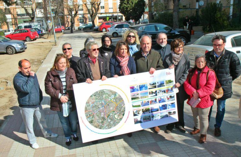 Isabel Ambrosio con vecinos del Sector Sur presentando Mi Barrio es Córdoba 2018