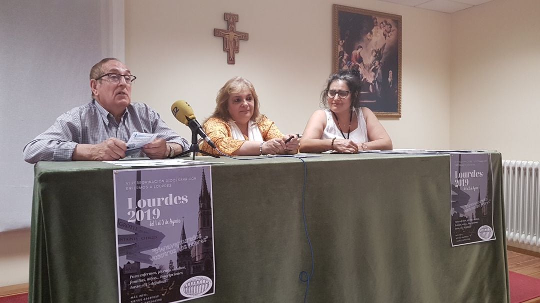 Representantes de la Hospitalidad de Nuestra Señora de Lourdes durante la presentación de la VI peregrinación 