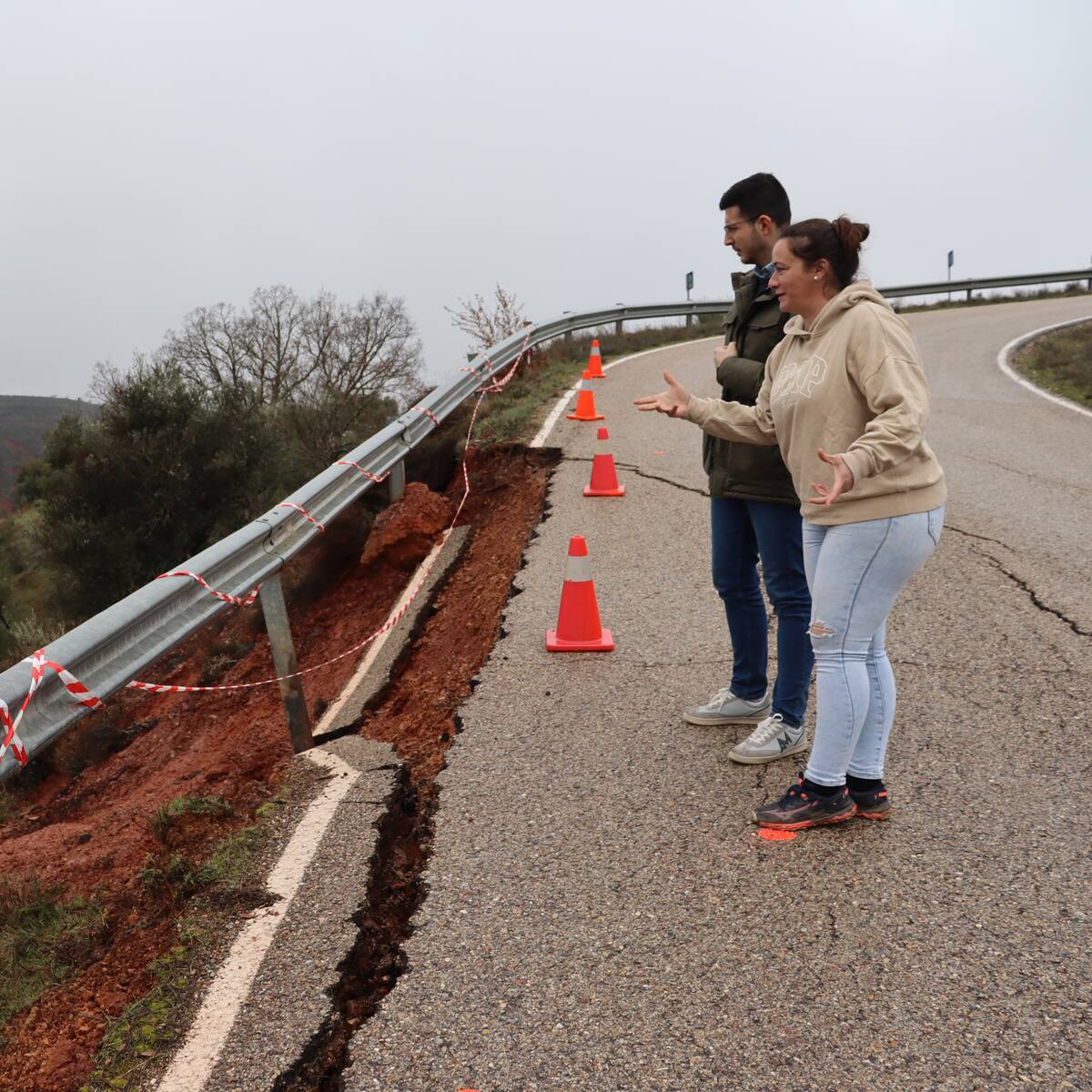 Se hunde la carretera de Valdesotos