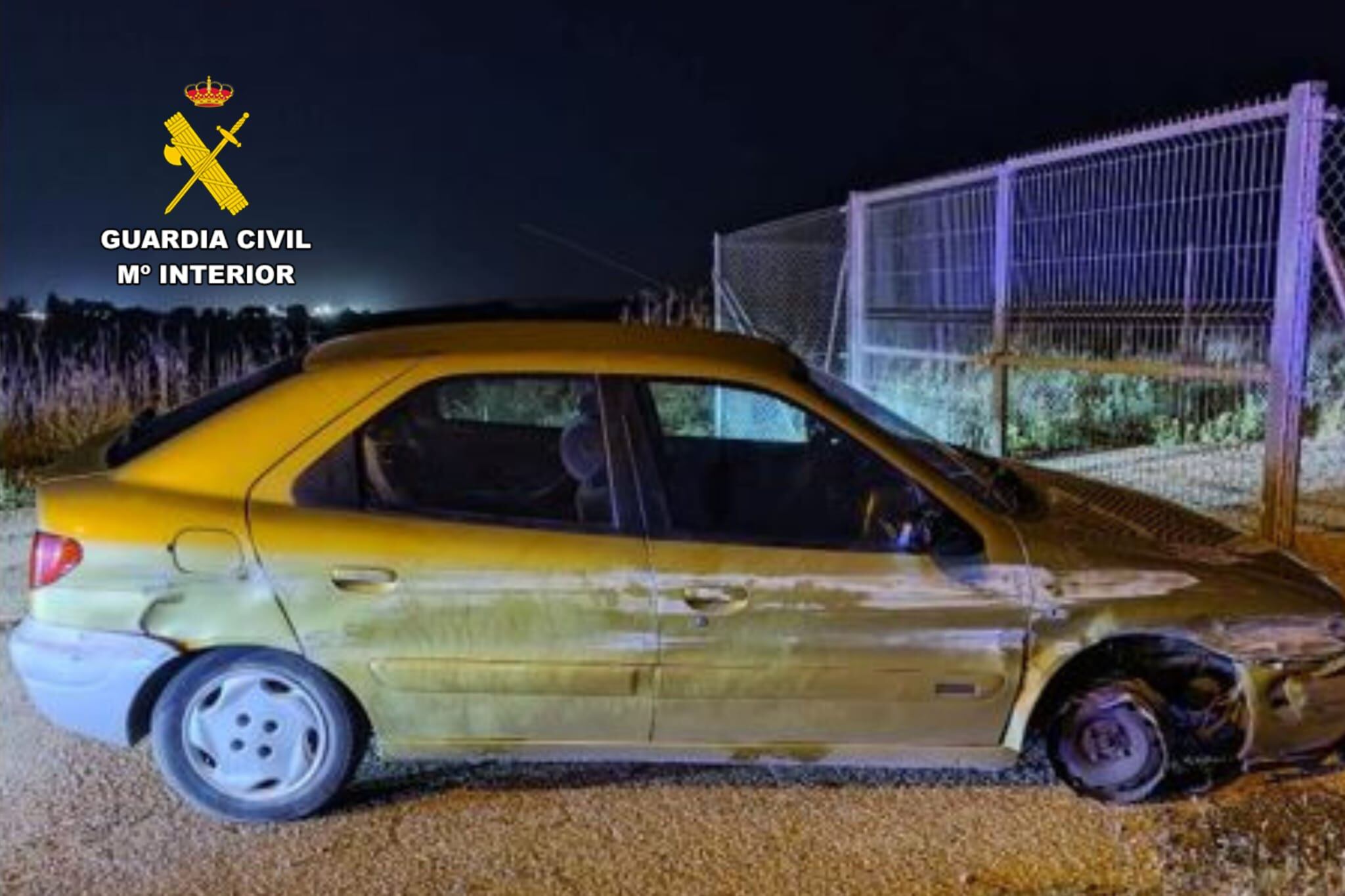 El coche sufrió un accidente cuando huía de la Guardia Civil