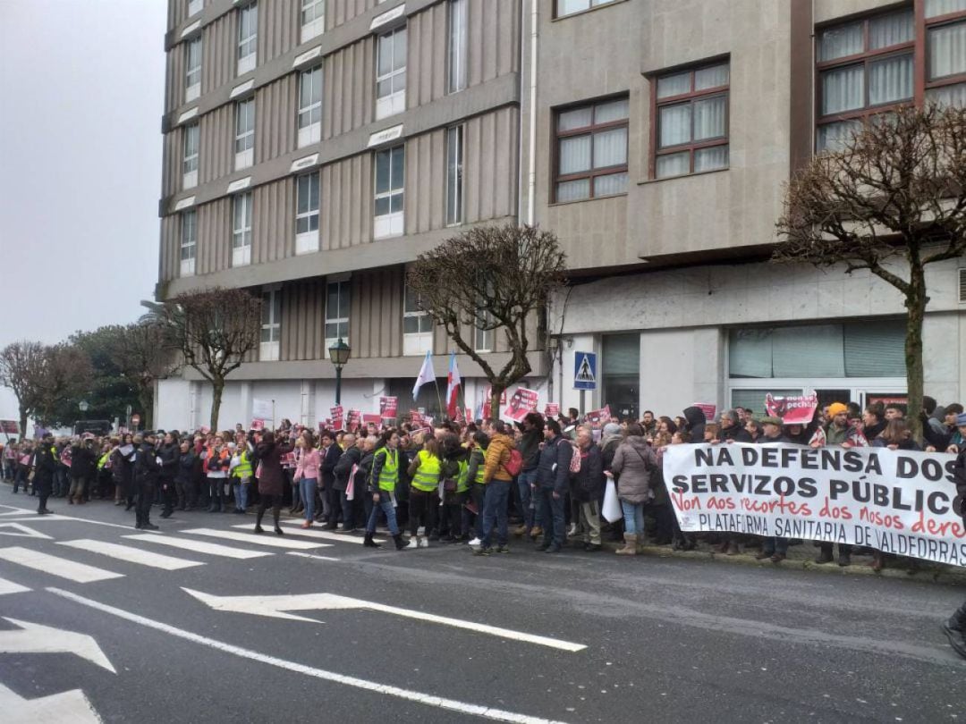 Concentración frente al Parlamento gallego contra el cierre del paritorio de Verín en 2019