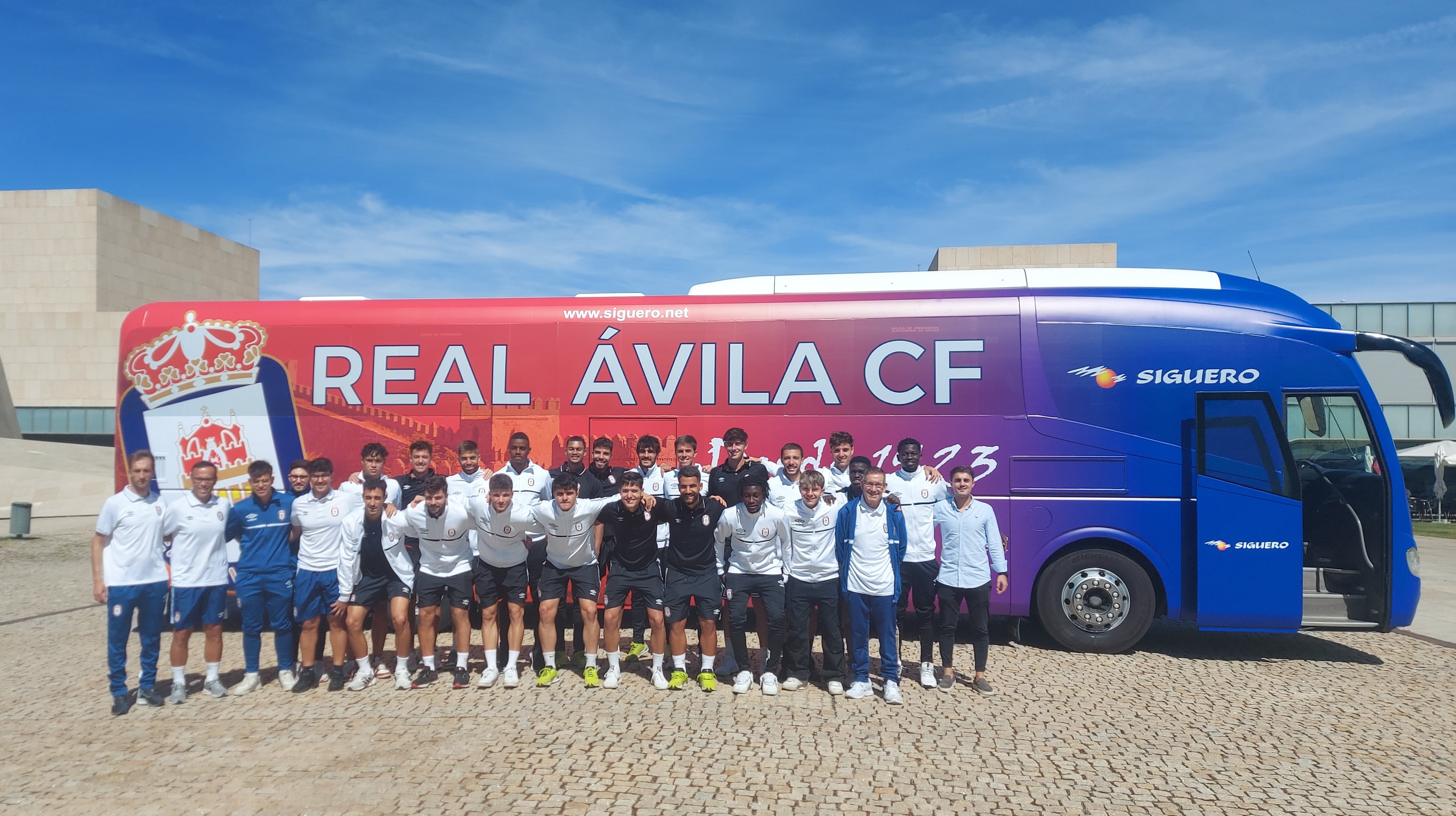 La plantilla del Real Ávila dispondrá de un nuevo autobús para viajar