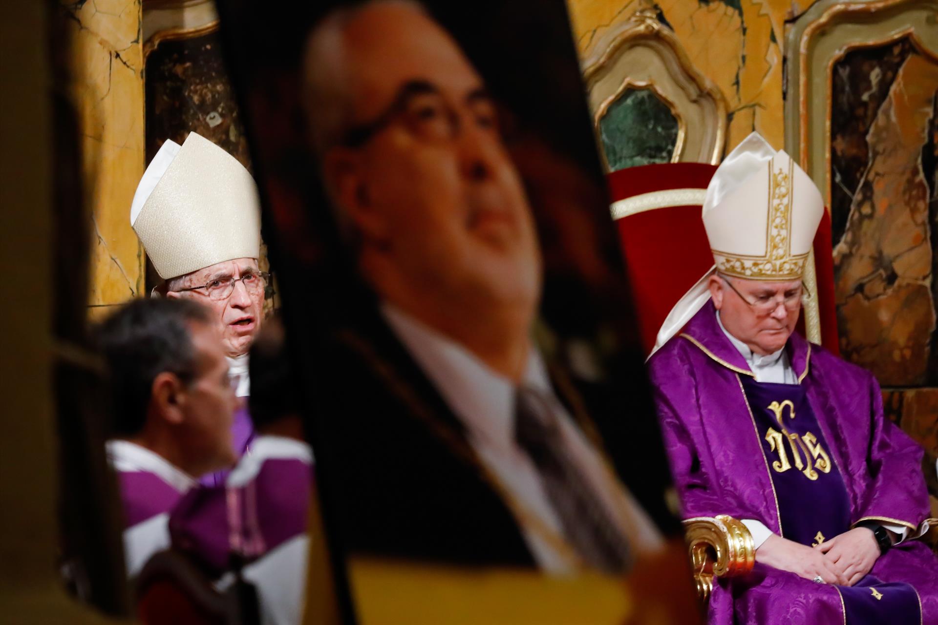 Misa Funeral por el fundador y el que fuera presidente de la UCAM, José Luis Mendoza. En la imagen Antonio Mariía Rouco Varela junto al obispo de Murcia José Manuel Lorca Planes