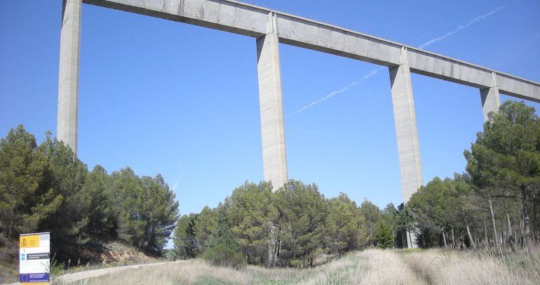 Imagen del trasvase Tajo Segura a su paso por Carrascosa del Campo