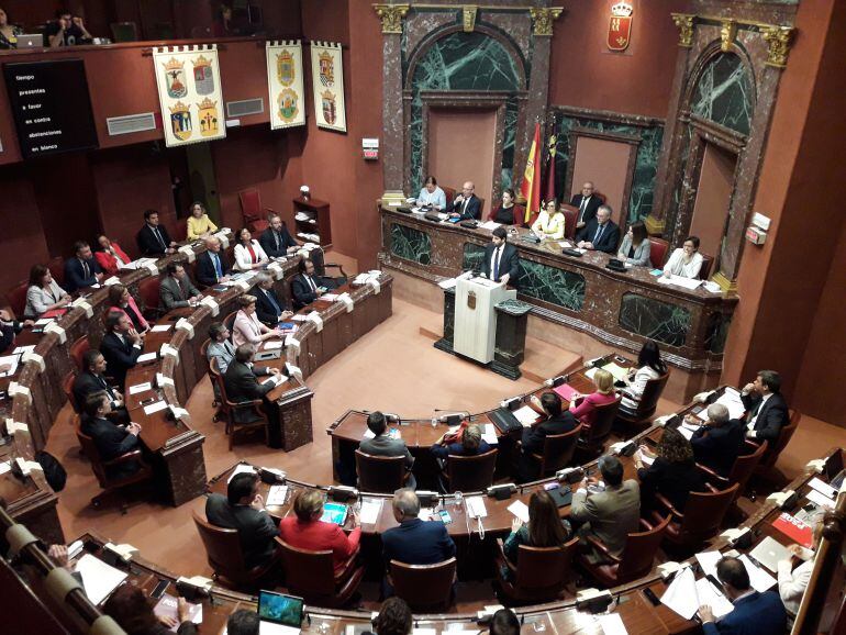 El presidente de la CARM, Fernando López Miras, compareciendo en el Parlamento en el Debate del Estado de la Región.