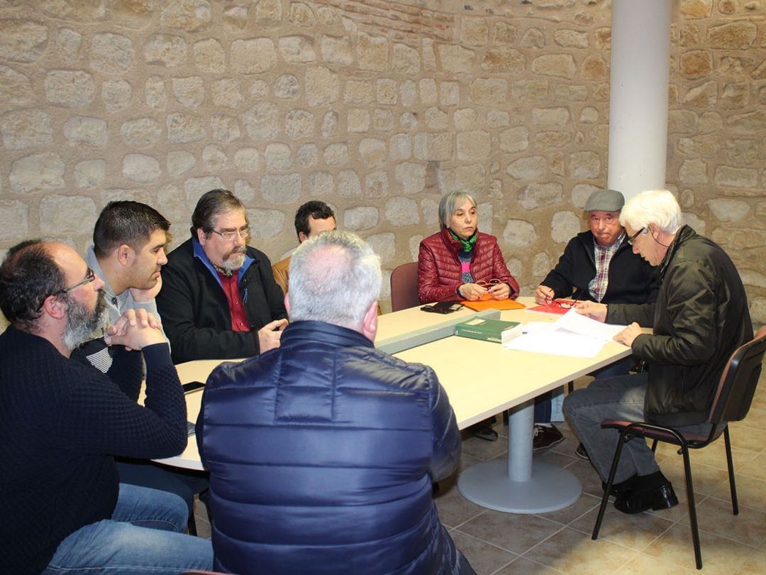 Uno de los momentos de la moción de censura en el Ayuntamiento de Belver de los Montes