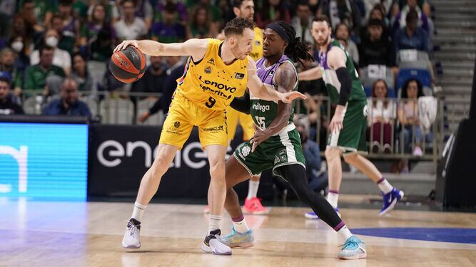 Marcelinho Huertas y Kendrick Perry durante el último enfrentamiento entre ambos clubes el pasado día 21.