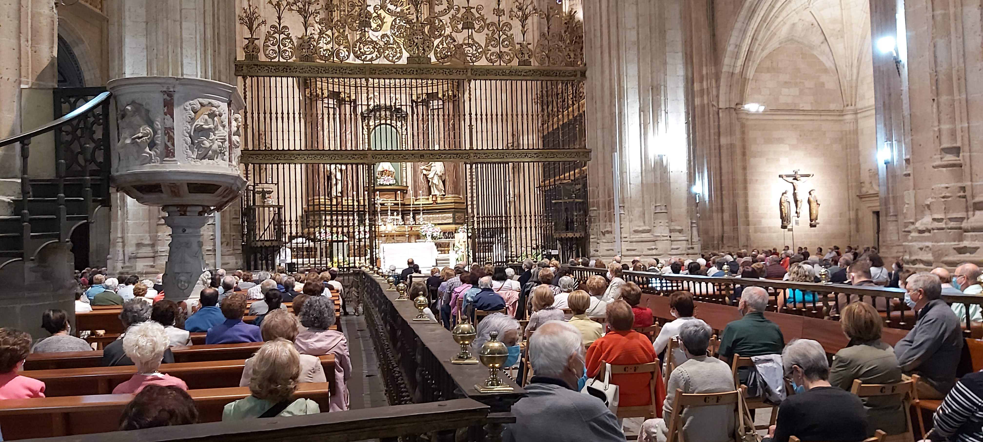 Foto de archivo de una misa en la Catedral de Segovia