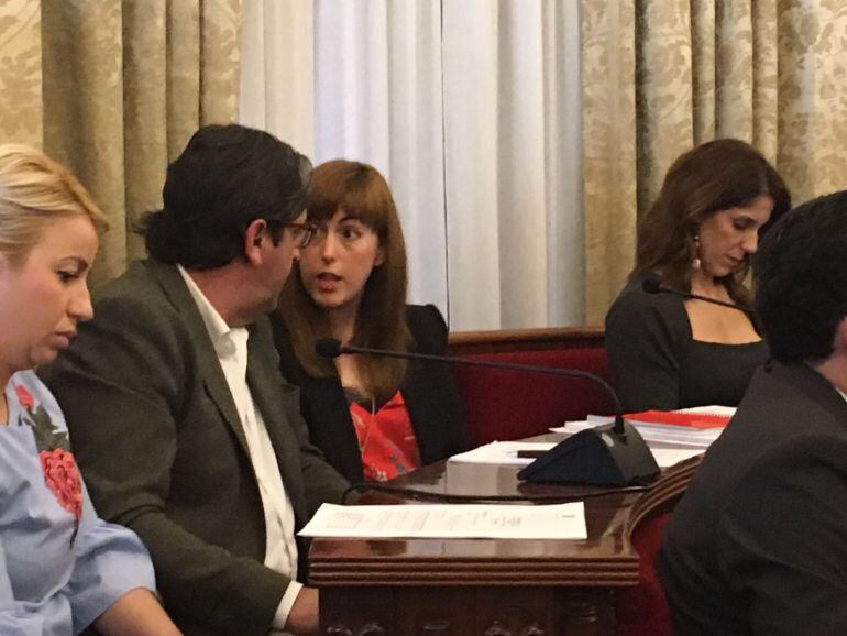 La edil Nerea Belmonte durante un pleno en el Ayuntamiento de Alicante