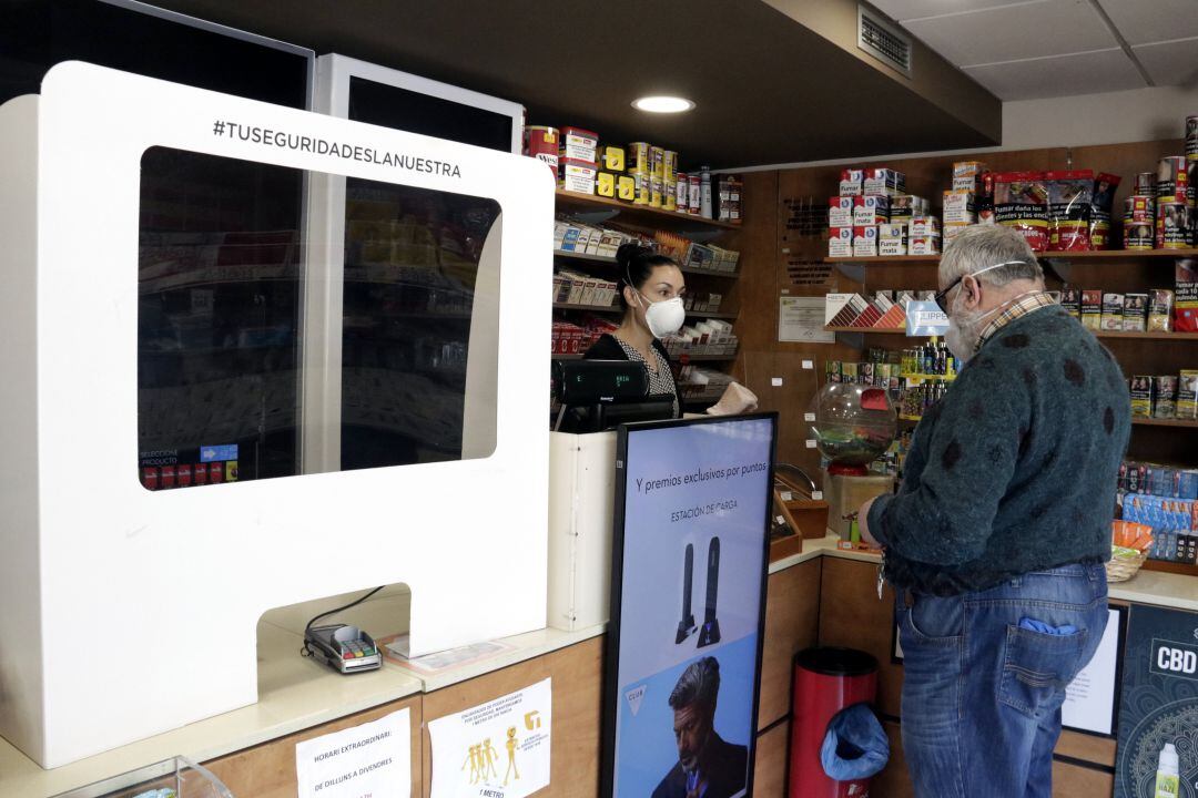Els estancs van vendre molt els tres primers mesos de l'any però diuen que, a l'abril, les compres s'han frenat.