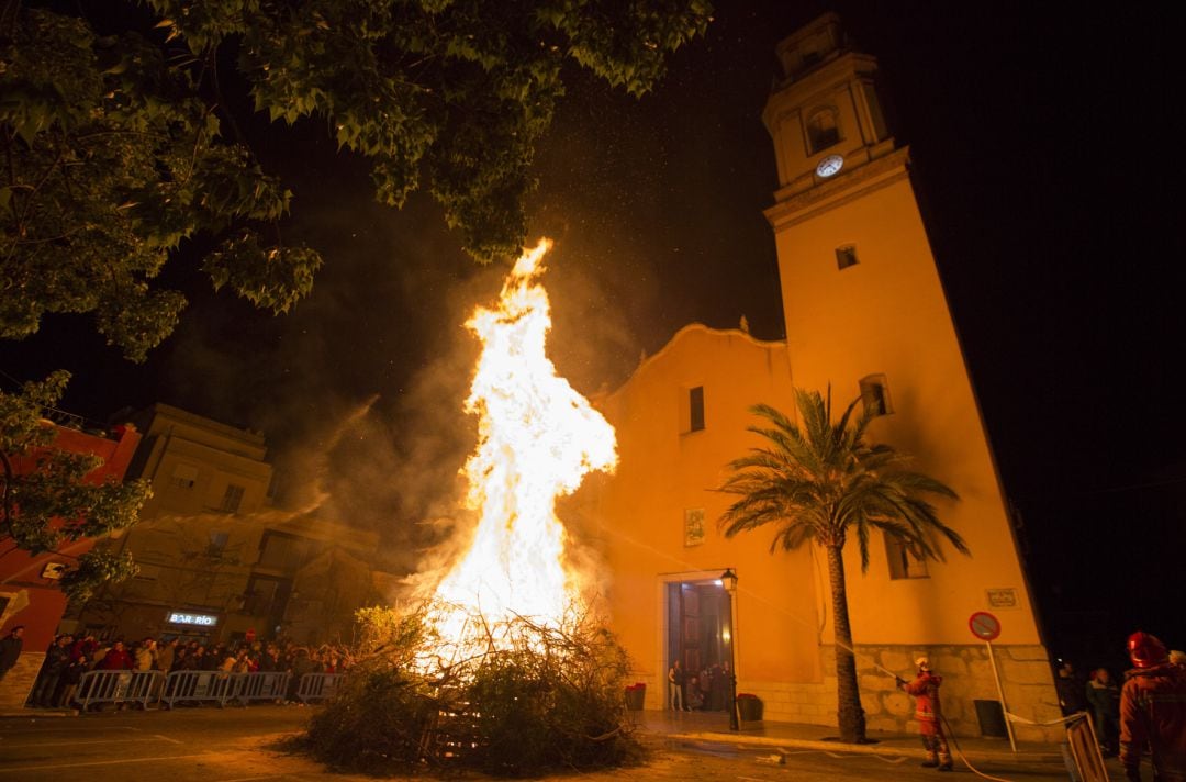 Hoguera de Sant Antoni del Porrat de Beniopa 