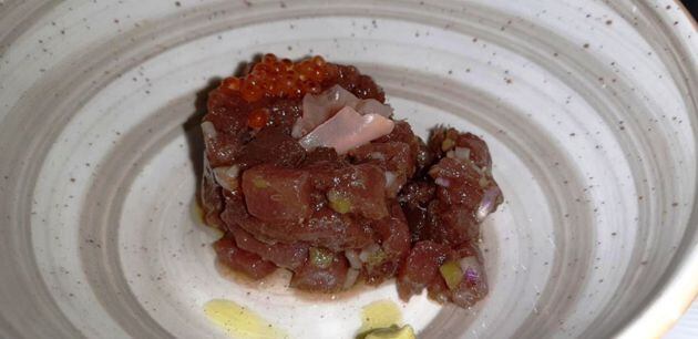 Tartar de atún con huevas de salmón