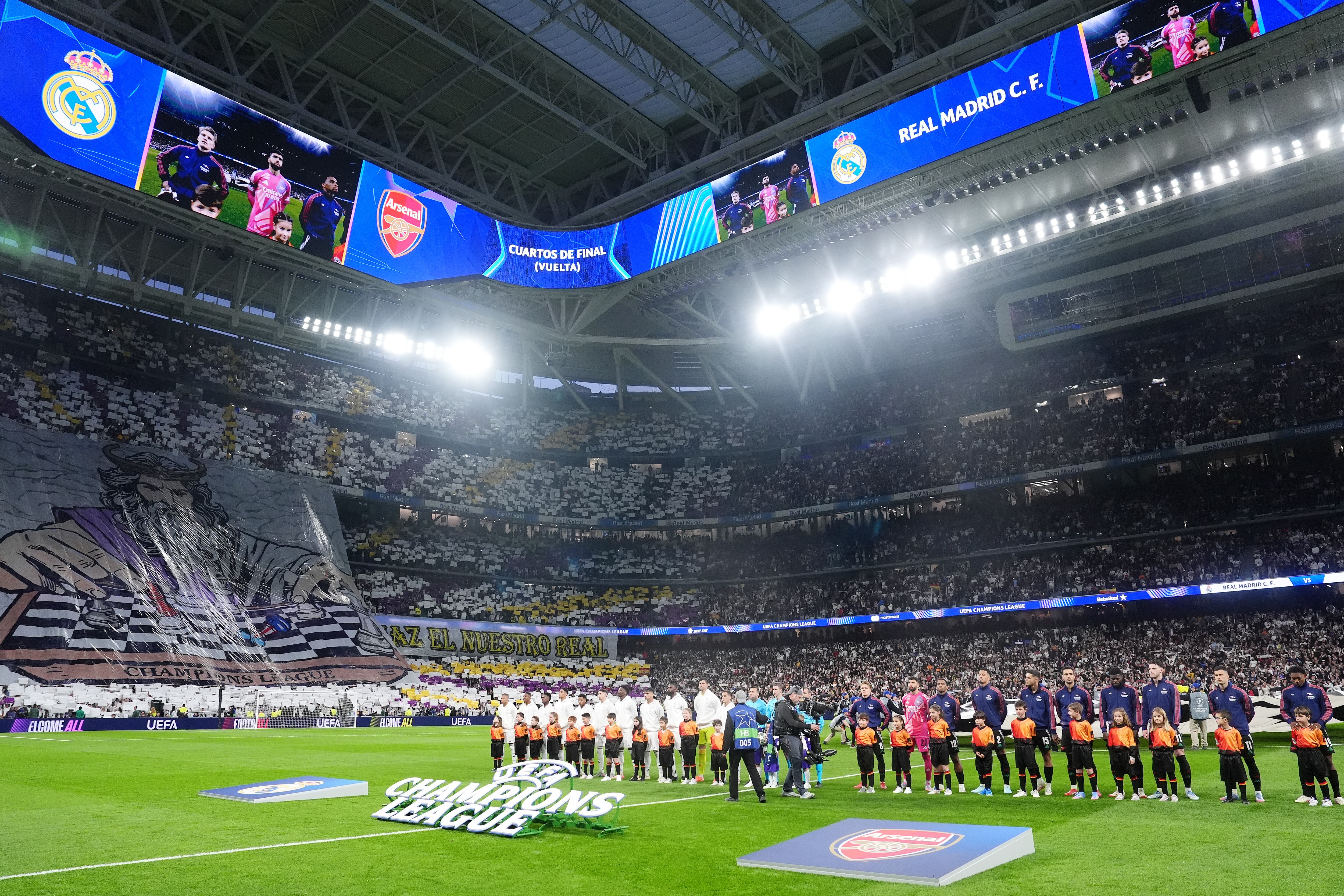 El tifo del Santiago Bernabéu en la previa del Real Madrid-Arsenal