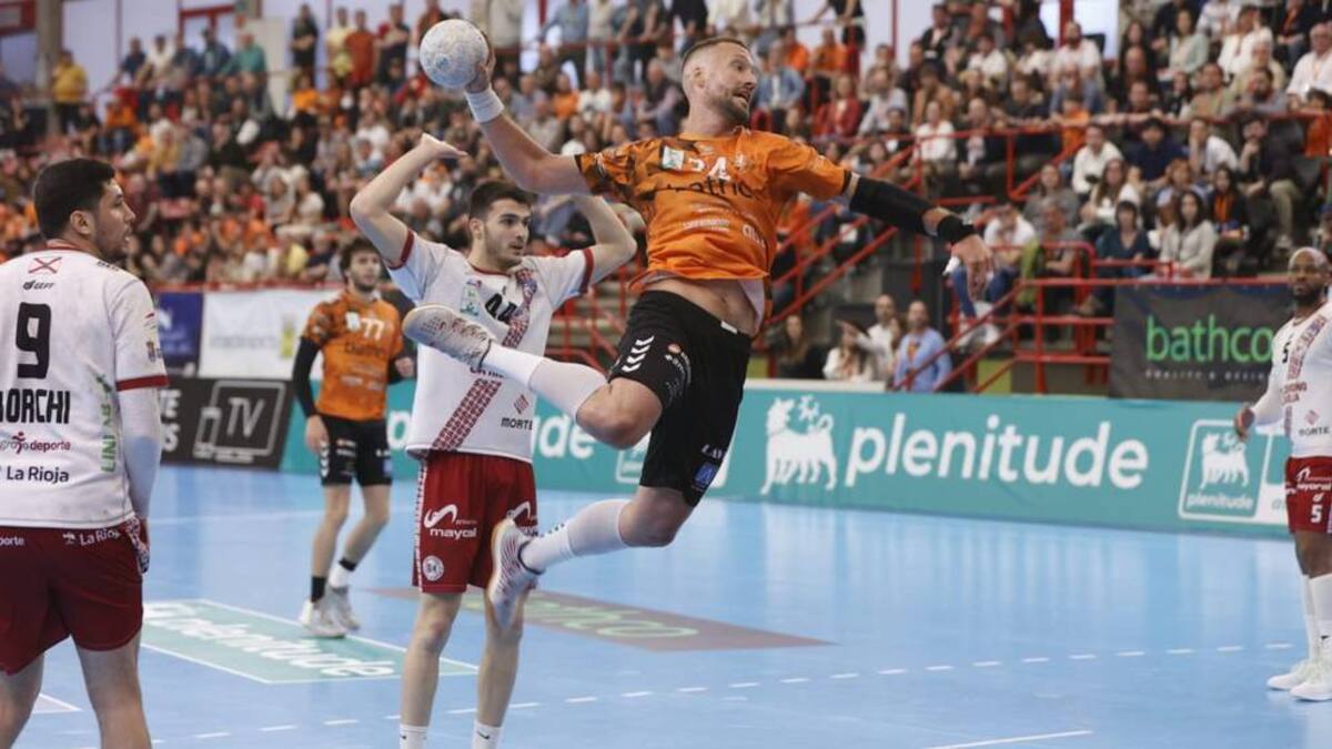 Refuerzo de lujo para la defensa del Ademar