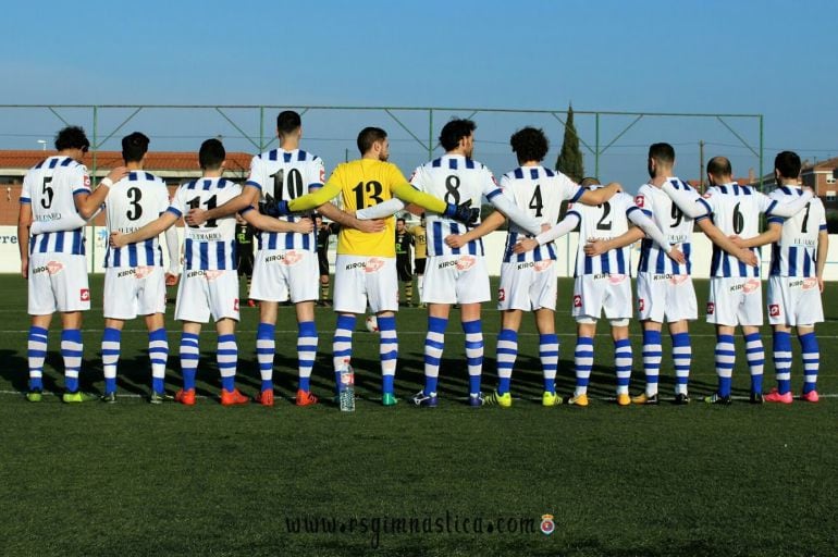 Jugadores gimnásticos antes del encuentro en Bezana