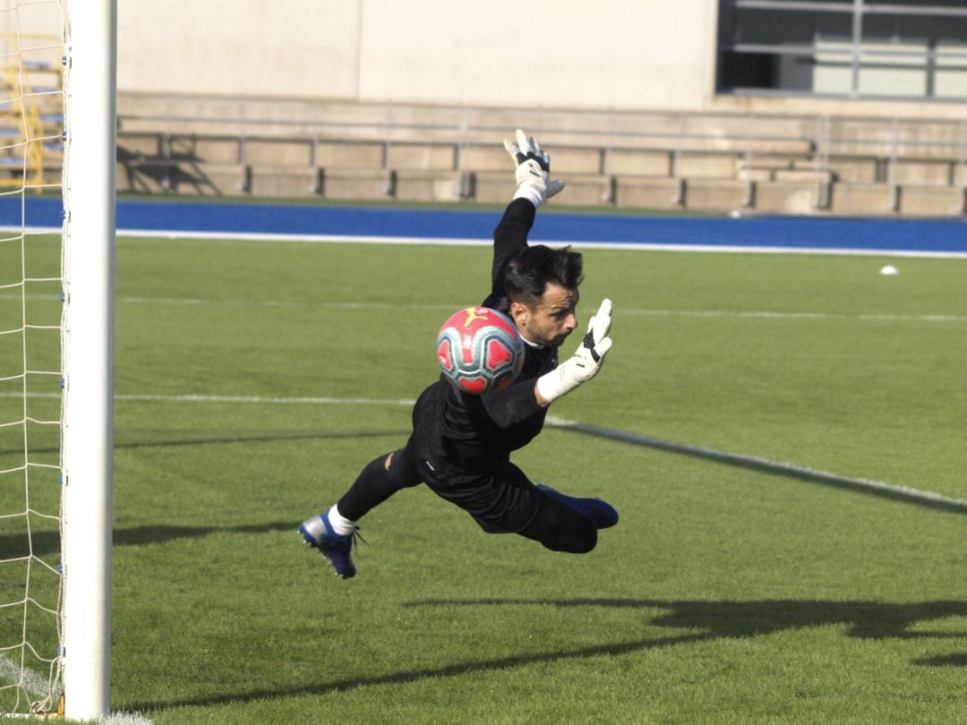 René Román en el entrenamiento rojiblanco.